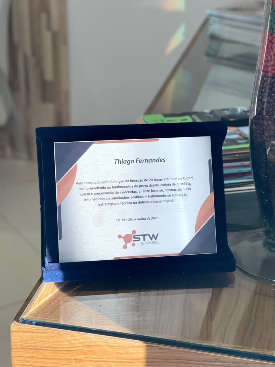 Placa de reconhecimento da Imersão em Provas Digitais, vista lateral